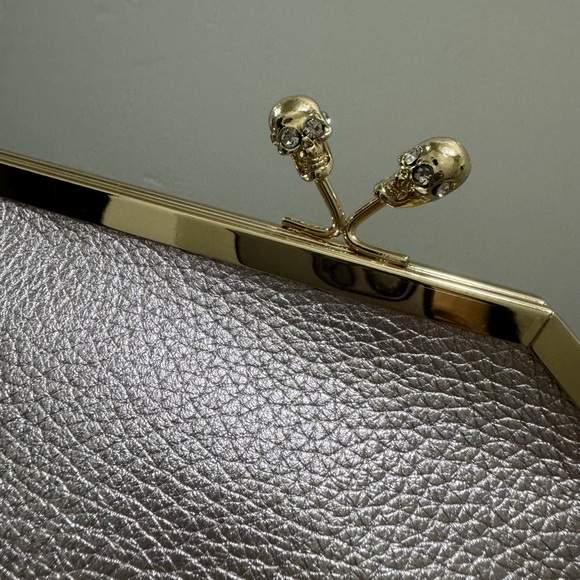 Metallic Pink Togo Cowhide leather Handmade Unique Skull Kisslock Frame Handbag - Picture 15 of 17